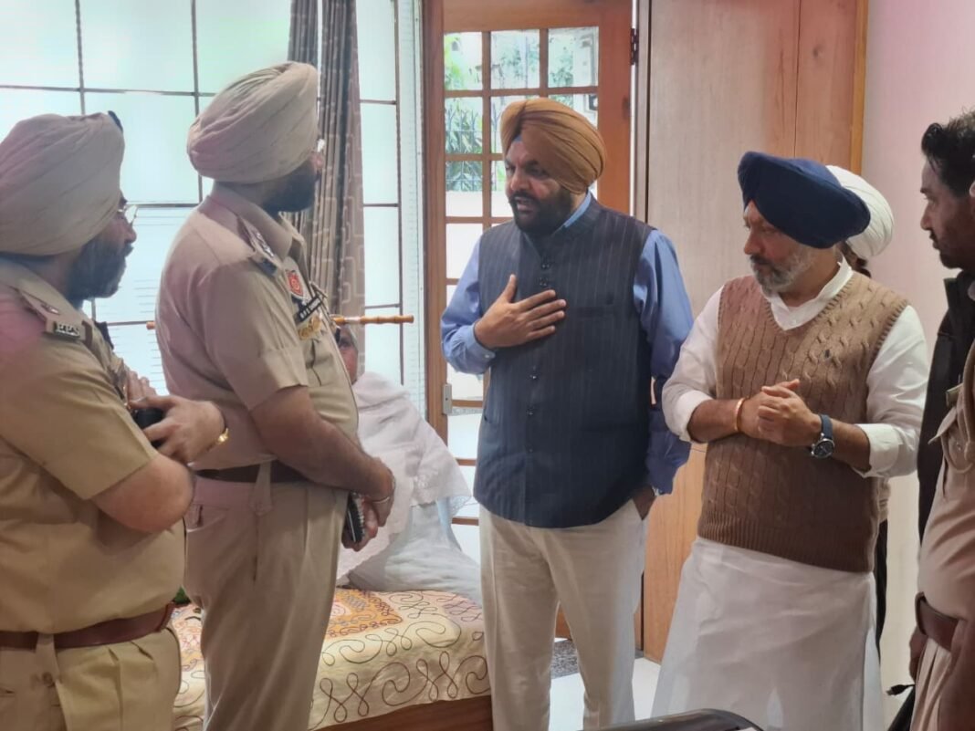 वेयरहाउस टेंडर विवाद बना राजनीतिक तूफान, अफसर की मौत से पंजाब की सियासत में भूचाल वेयरहाउस टेंडर विवाद बना राजनीतिक तूफान, अफसर की मौत से पंजाब की सियासत में भूचाल