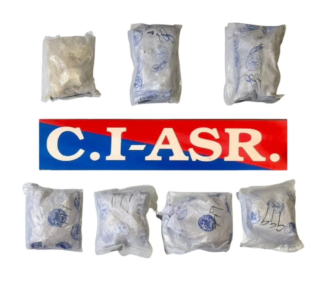 अमृतसर में 7 किलोग्राम हेरोइन सहित नशीले पदार्थों की तस्करी करने वाले मॉड्यूल से जुड़े दो व्यक्ति काबू अमृतसर में 7 किलोग्राम हेरोइन सहित नशीले पदार्थों की तस्करी करने वाले मॉड्यूल से जुड़े दो व्यक्ति काबू