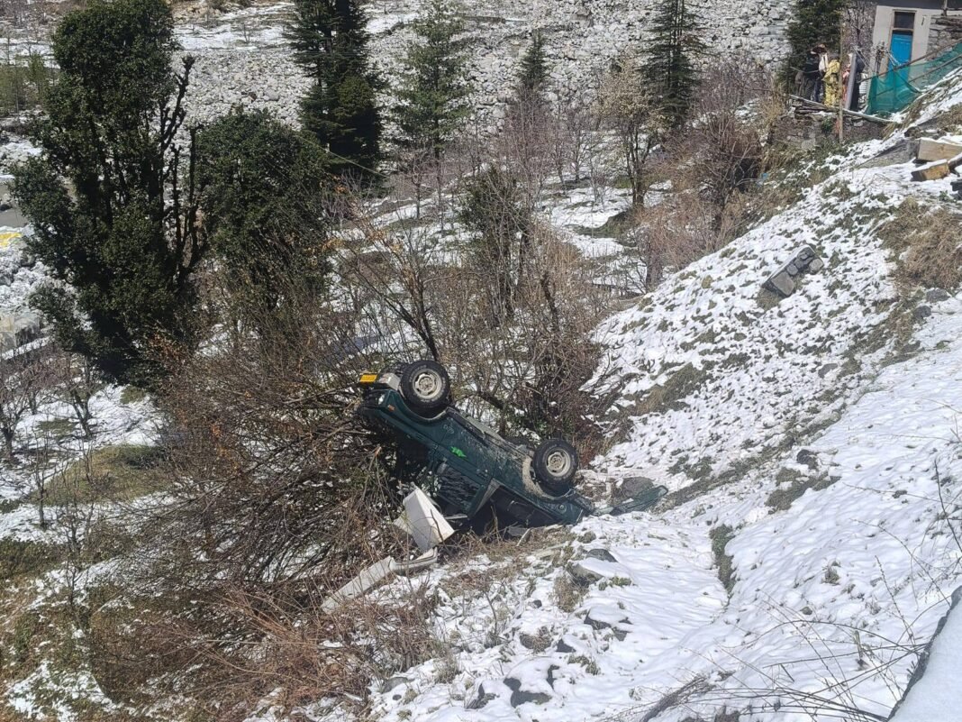 हिमाचल में फिर ताज़ा हिमपात, ठंड ने फिर दी दस्तक हिमाचल में फिर ताज़ा हिमपात, ठंड ने फिर दी दस्तक